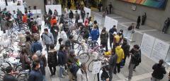 放置自転車リサイクル競売会の様子