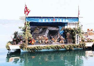興居島の船踊り