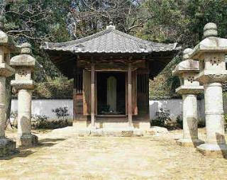 松平定政の霊廟