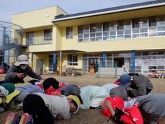 シェイクアウト愛媛の避難訓練の写真