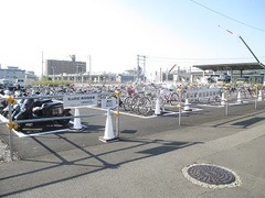 松山駅前仮設駐輪場の写真です