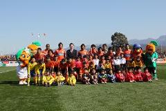 写真：愛媛FCの皆さんと松山市長