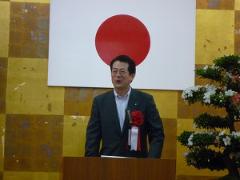 写真：設立総会で挨拶する松山市長