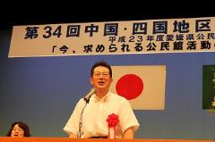 写真：公民館研究集会で挨拶する松山市長