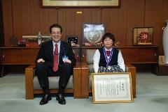 写真：水沼ひかるさんと松山市長