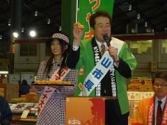 写真：「紅まどんな」のPRをする松山市長