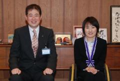 写真：野志市長と森田梨沙さん
