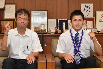 写真：西泉副市長と高市賢悟さん