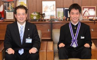 写真：野志市長と竹中義顕さん