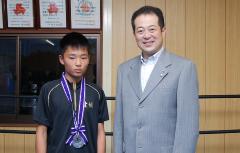 野志市長と矢野さんの写真