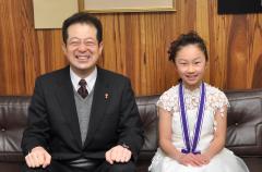 野志市長と泉さんの写真
