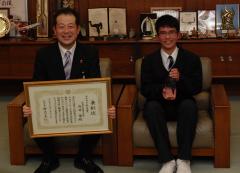 野志市長と向井さんの写真