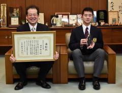 野志市長と園田さんの写真