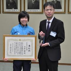 西泉副市長と中原さんの写真