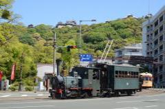 松山城と坊っちゃん列車