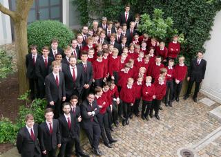 フライブルク大聖堂少年合唱団の集合写真