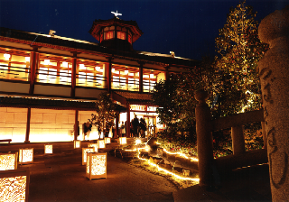 写真　椿の森の神の温泉