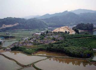 葉佐池古墳　南東より