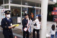 商業施設での広報の画像