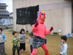 赤鬼と鬼のパンツのダンスをしている所