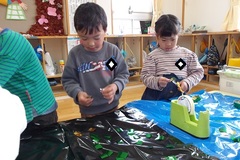 こいのぼり製作の様子