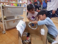 車を作っている様子