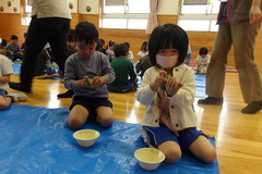 そら豆のさやむき体験