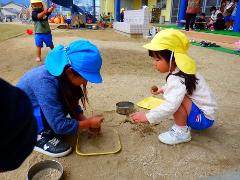 土団子を作っている様子