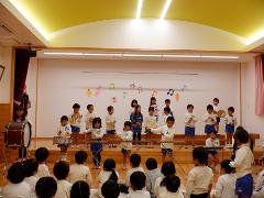 5歳児が演奏している様子