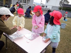 焼き芋パーティーの写真