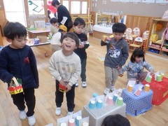 豆まきごっこの様子