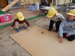 コマ回しをしている様子