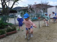 一輪車をしている様子