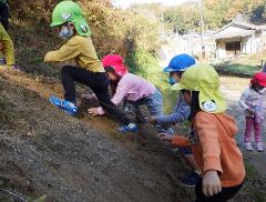 斜面を登る様子