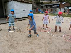 みんなで遊んでいる様子