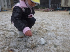 雪遊びの様子