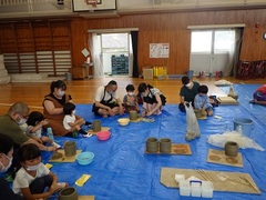 焼き物づくりの様子