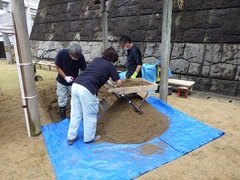 砂場メンテナンスの様子