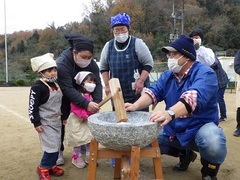 餅つきの様子