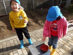 氷遊びの様子