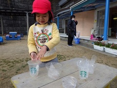 氷遊びの様子