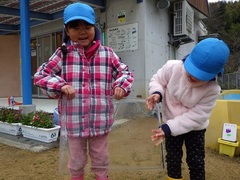 氷遊びの様子