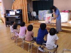 読み聞かせの様子