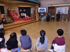 ひな祭りクイズの様子