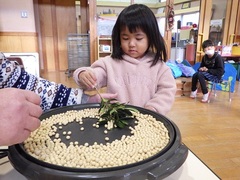 豆いりの様子