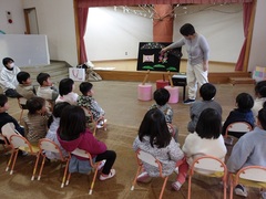 しいの実の読み聞かせの写真