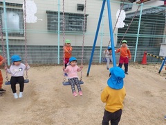 満3歳児と5歳児の写真