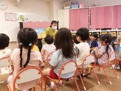 読み聞かせの様子