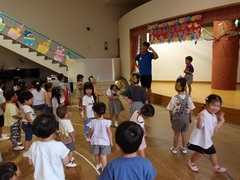 体操をする様子