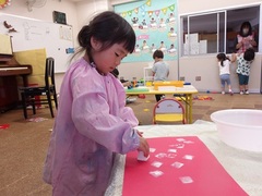 スタンプをする様子
